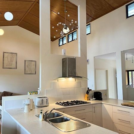 Our Beach House Kingfisherbay フレーザー島 エクステリア 写真